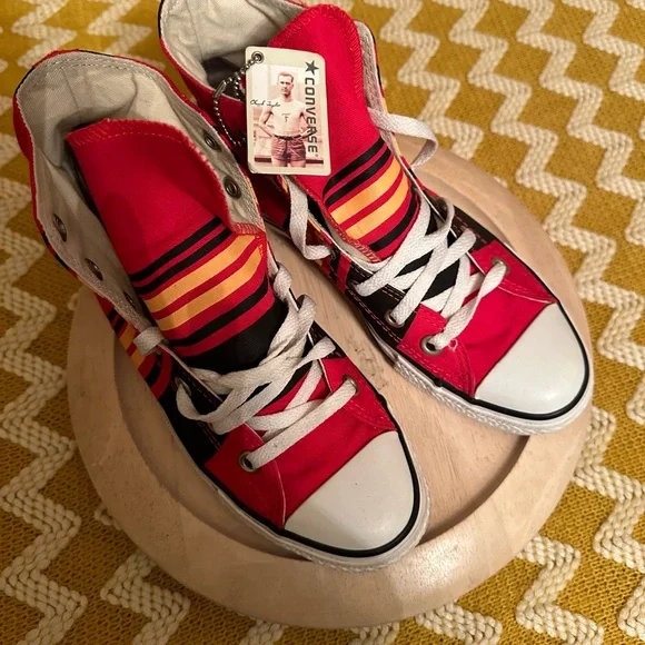 Women’s high top Converse sneakers size 7 - Picture 6 of 6